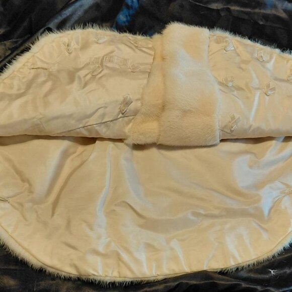 REPOST/REVISED - Vintage Ben Kahn Cosmic Ivory Mink Capelet - Picture 3 of 6